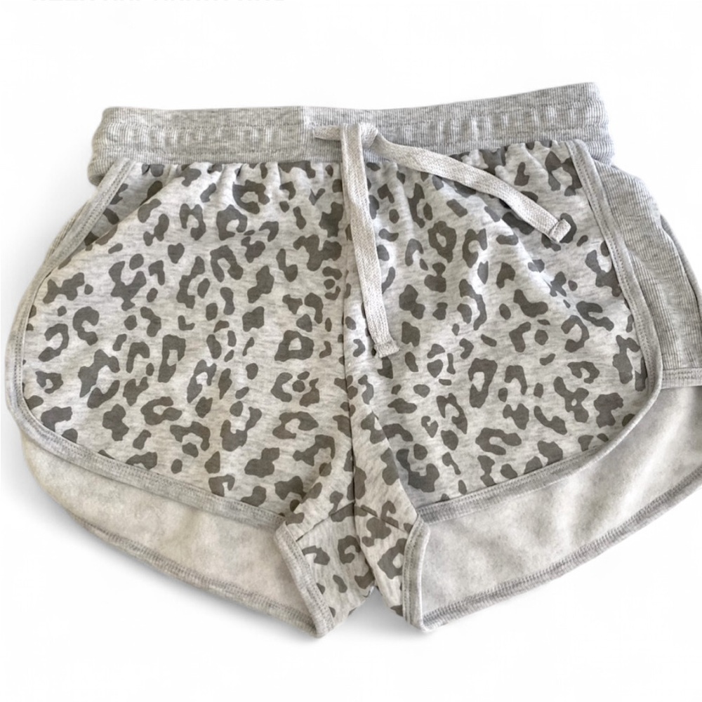 OLIVE & OAK LEOPARD PRINT ELASTIC WAIST LOUNGEWEAR PAJAMA SHORTS SIZE MEDIUM